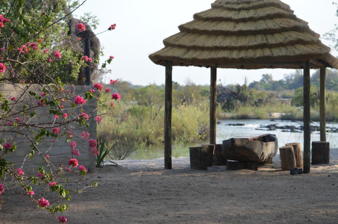 Divundu White Sands Lodge מראה חיצוני תמונה