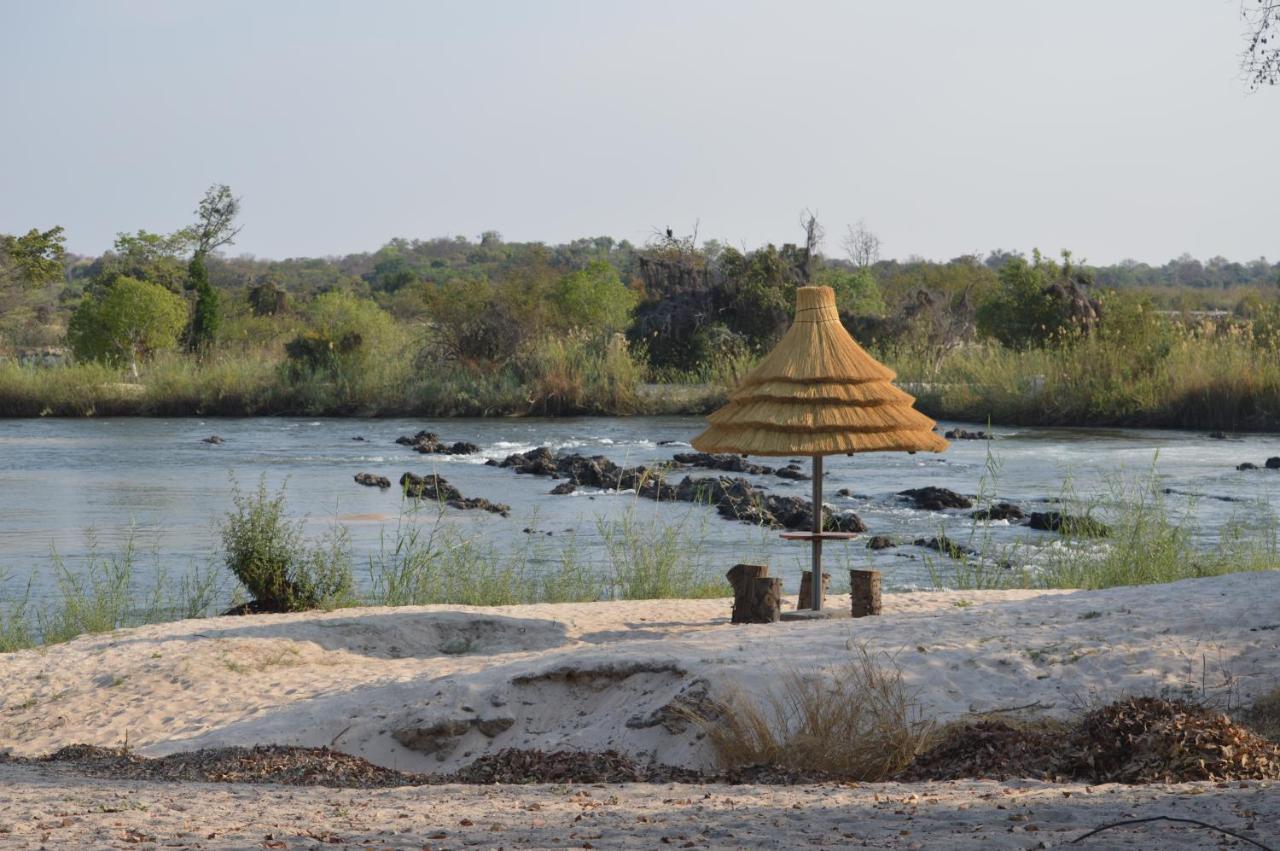 Divundu White Sands Lodge מראה חיצוני תמונה