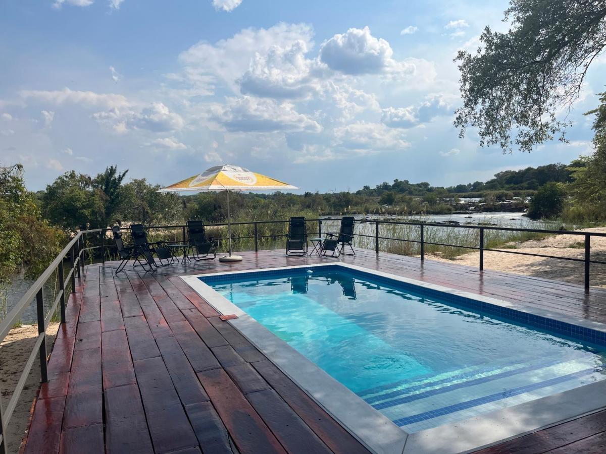 Divundu White Sands Lodge מראה חיצוני תמונה