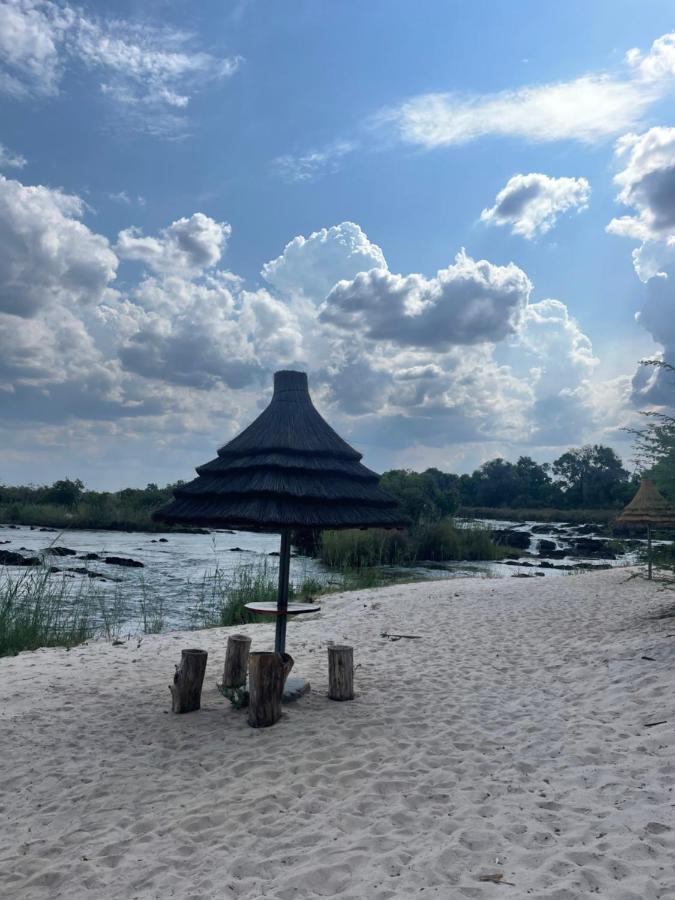 Divundu White Sands Lodge מראה חיצוני תמונה